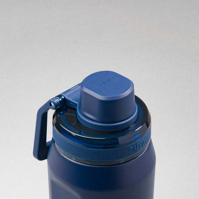Garrafa Térmica PACCO Vyta 650ml em aço inox, tampa azul destacada, design moderno.