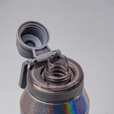 Detalhe da tampa da Garrafa Térmica Vyta 650ml PACCO | PEDRAS PRECIOSAS mostrando design e tecnologia.