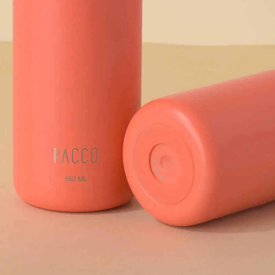 Garrafa Térmica PACCO Hydrav2 650ml em cor vibrante, destacando design sofisticado e alto desempenho térmico, ideal para qualquer ocasião.