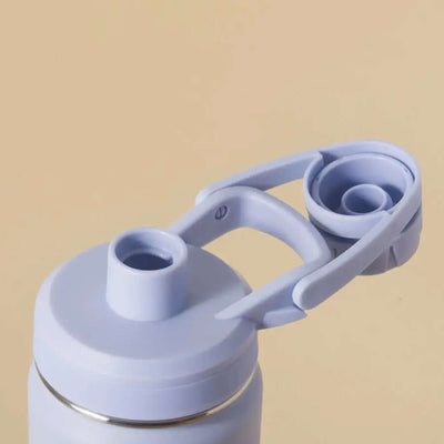 Detalhe da tampa da Garrafa Térmica PACCO Hydrav2 650ml com design ergonômico e isolamento térmico eficiente.