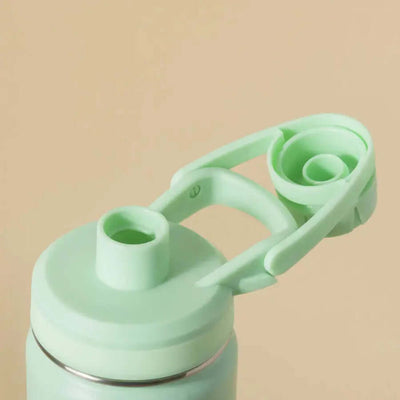 Detalhe da tampa da Garrafa Térmica PACCO Hydrav2 650ml em verde menta.