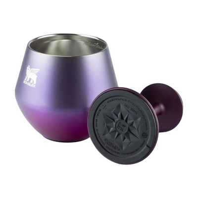 Taça Térmica Cocktail Glass Stanley 414ml elegante e funcional, ideal para drinques, com isolamento para manter gelo por 10 horas.