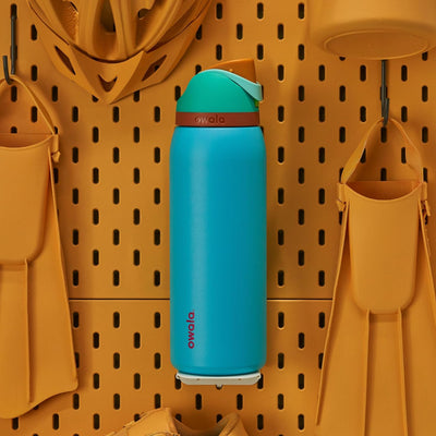 Garrafa Térmica Owala FreeSip - 1180ml | 40oz em um design moderno e funcional, destacando a tampa inovadora e vedação eficiente.