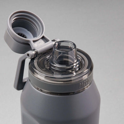 Detalhe da tampa da Garrafa Térmica PACCO Vyta 950ml com design ergonômico em aço inox.
