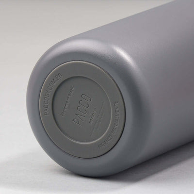 Base da Garrafa Térmica PACCO Vyta 950ml em aço inoxidável, destacando durabilidade e design sofisticado para hidratação eficiente.