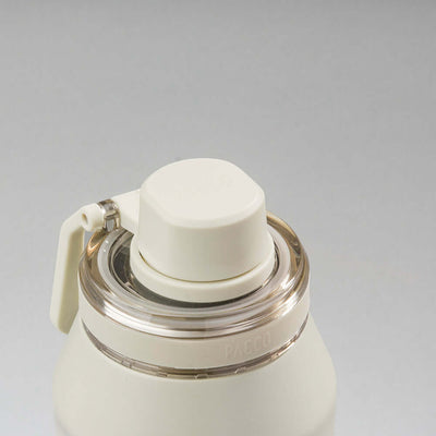 Garrafa Térmica PACCO Vyta 950ml em aço inox, tampa detalhada, elegância e isolamento térmico ideal para líquidos frios e quentes.