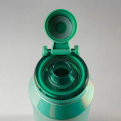 Garrafa Tampa PACCO Flow verde aberta, ideal para bebidas quentes e frias, com design ergonômico e resistência a altas temperaturas.