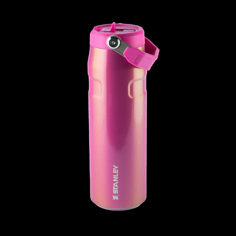 Garrafa Térmica Aerolight Flip Straw Stanley 710ml rosa com tecnologia Aerolight™, leve e durável, ideal para bebidas quentes e frias.