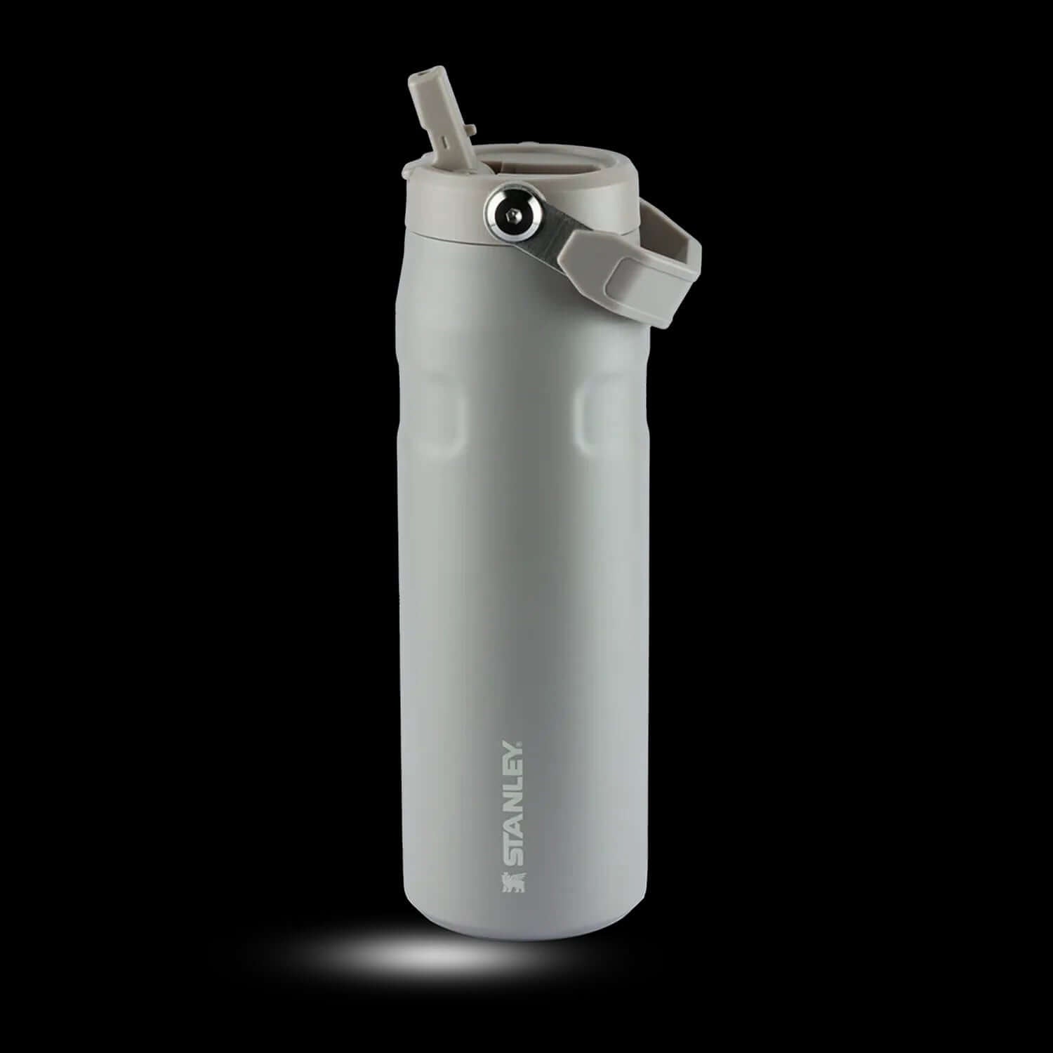 Garrafa Térmica Aerolight Flip Straw Stanley 710ml mantém bebidas quentes ou frias, design leve e robusto, isolamento a vácuo.