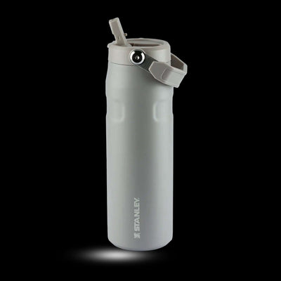 Garrafa Térmica Aerolight Flip Straw Stanley 710ml mantém bebidas quentes ou frias, design leve e robusto, isolamento a vácuo.