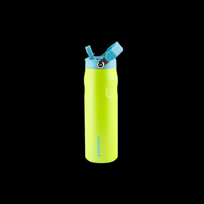 Garrafa Térmica Aerolight Flip Straw Stanley 710ml em verde com tampa azul, ideal para manter bebidas geladas ou quentes.