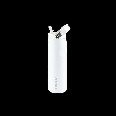 Garrafa Térmica Aerolight Flip Straw Stanley 710ml branca com isolamento a vácuo, mantendo bebidas geladas por 12h ou quentes por até 8h.