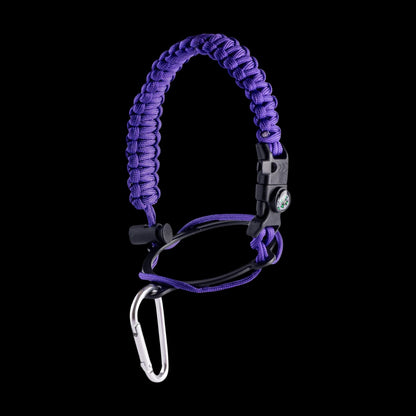 Alça para Garrafa Térmica de Mão com paracord roxo, bússola, apito e mosquetão, ideal para aventuras ao ar livre.