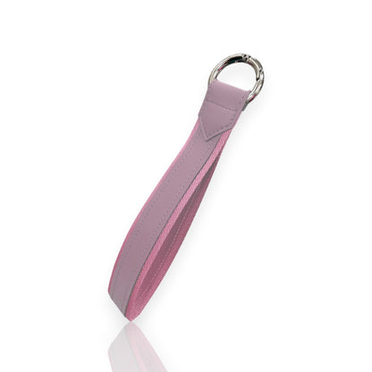 Alça para Garrafa Térmica com argola em couro ecológico rosa, design elegante e durável, ideal para transporte confortável.
