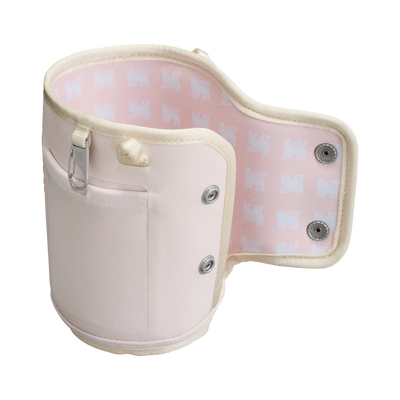 Bolsa para Copo Quencher Stanley - Carry All 1,18L em poliéster reciclado, com padrão interno de urso alado e fecho de botões duplos.