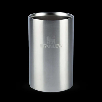 Can Cooler Stanley 296ml em aço inox com isolamento a vácuo, mantendo bebidas geladas por até 4 horas, ideal para churrascos e praia.