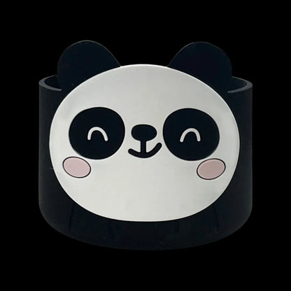 Capa de Silicone Médio - Variados 3D com design de panda, ideal para proteger copos e garrafas de 350 ml a 750 ml.