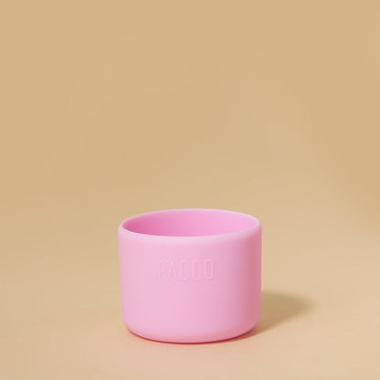 Capa de Silicone PACCO Hydra Base PEQUENO, proteção elegante para garrafas Hydra, rosa claro, em fundo bege.