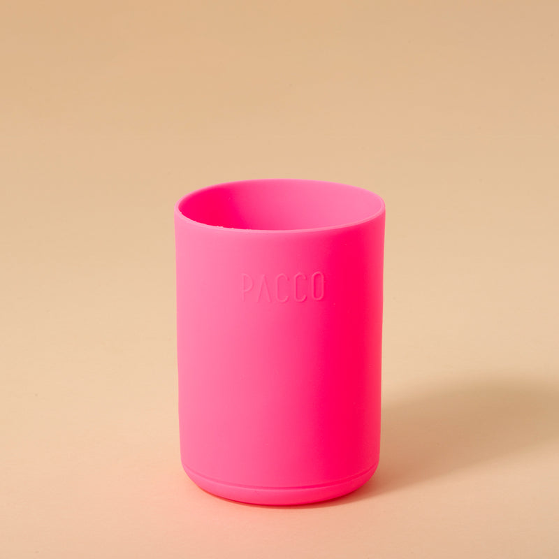 Capa de Silicone P Alta em rosa, proteção e sustentabilidade para garrafas, leve e flexível.