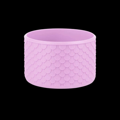Capa de Silicone Sereia - Tamanho Original, proteção mágica para copos e garrafas em silicone flexível com efeito iridescente.