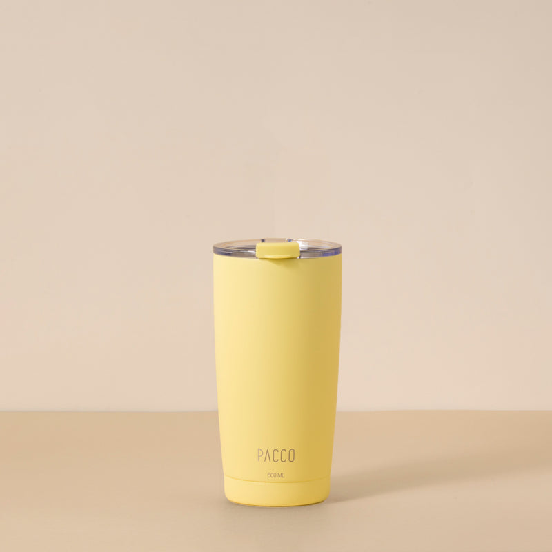 Copo Térmico PACCO ThermoCup 600ml amarelo, com paredes duplas e isolamento a vácuo para retenção térmica avançada de bebidas.