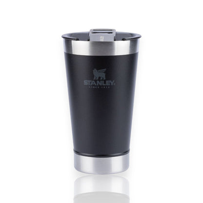 Copo Térmico de Cerveja com tampa Stanley 473ml em aço inoxidável preto, ideal para manter bebidas geladas por até 4 horas.