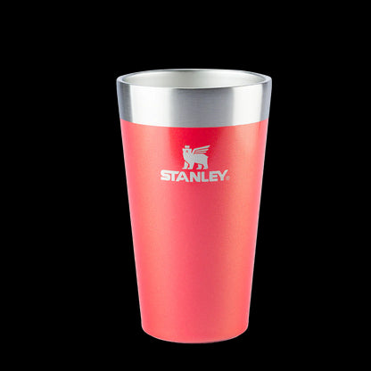 Copo Térmico de Cerveja Stanley - 473ml em vermelho com isolamento a vácuo, mantém bebidas geladas por 4 horas.