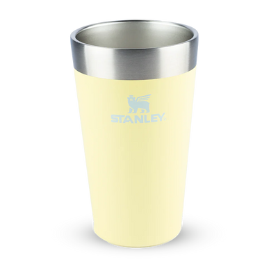 Copo Térmico de Cerveja Stanley - 473ml em destaque, isolamento a vácuo mantém bebidas geladas, sem condensação, design elegante.