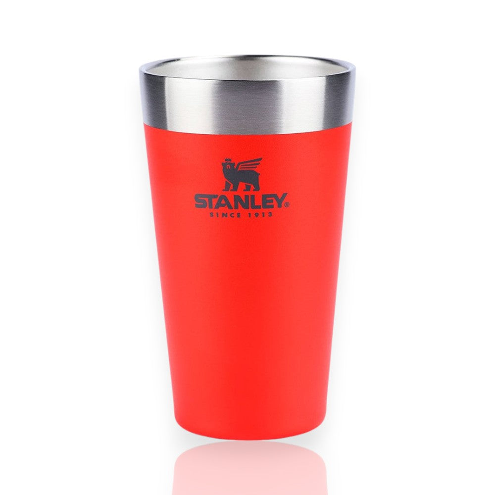 Copo Térmico de Cerveja Stanley - 473ml em vermelho, com isolamento a vácuo para manter bebidas geladas por 4 horas. Design sem condensação.
