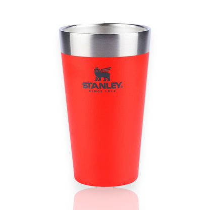 Copo Térmico de Cerveja Stanley - 473ml em vermelho, com isolamento a vácuo para manter bebidas geladas por 4 horas. Design sem condensação.