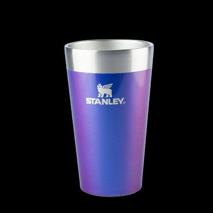 Copo Térmico de Cerveja Stanley - 473ml, isolamento a vácuo, mantém bebidas geladas até 4h, design sem condensação, cor roxa.