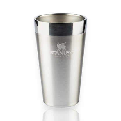 Copo Térmico de Cerveja Stanley - 473ml em aço inoxidável com isolamento a vácuo, mantendo bebidas geladas por até 4 horas.