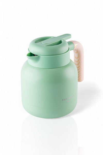 Garrafa de Café Expresso Faster - 1000ml, térmica verde com alça de madeira, isolamento a vácuo, eficiência e design elegantes.