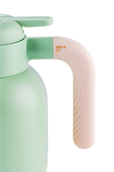 Detalhe da alça da Garrafa de Café Expresso Faster - 1000ml em verde com design moderno.