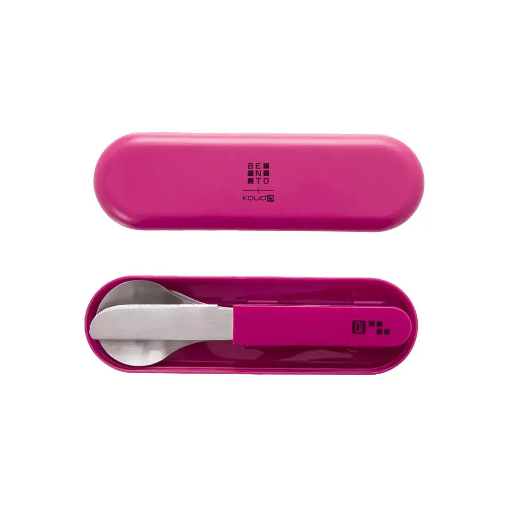 Conjunto de Talheres Bento Trio - Kouda em estojo rosa compacto e reutilizável, ideal para uso diário com design prático e elegante.