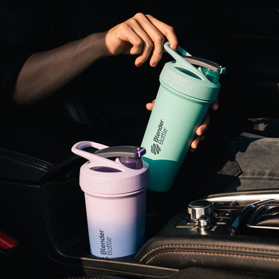 Coqueteleira Blender Bottle Strada Sleek 740ml