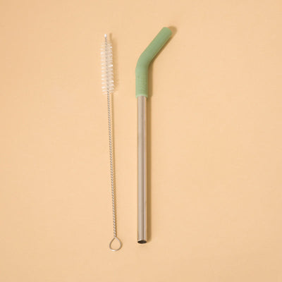 Eco Canudo em Inox - PACCO com escova de limpeza em fundo bege