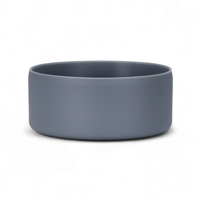 Protetor de Silicone G - by empório para garrafas grandes, base antirrisco, resistente e flexível em silicone cinza.