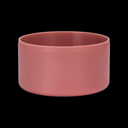 Protetor de Silicone M - by empório em cor rosada, ideal para copos e garrafas de 350 ml a 750 ml, reduzindo ruídos e evitando marcas.