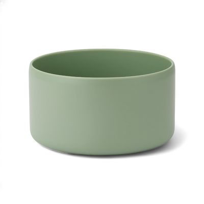 Protetor de Silicone M - by empório em cor verde, ideal para proteção e silêncio em copos e garrafas térmicas de 350 ml a 750 ml.