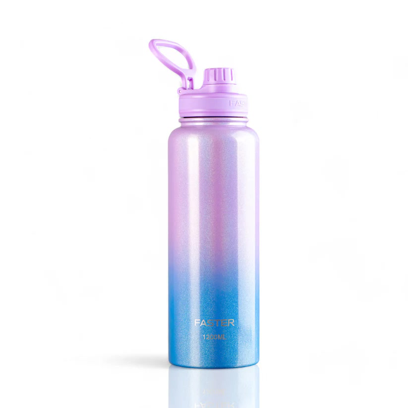 Garrafa Térmica Faster - 1200ml em aço inoxidável com isolamento térmico, design moderno em degradê rosa e azul. Mantém bebidas quentes ou frias.