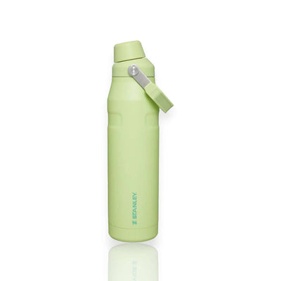 Garrafa Térmica Stanley Aerolight™ Fast Flow - 1,1L verde, leve e resistente com tecnologia de eficiência térmica.