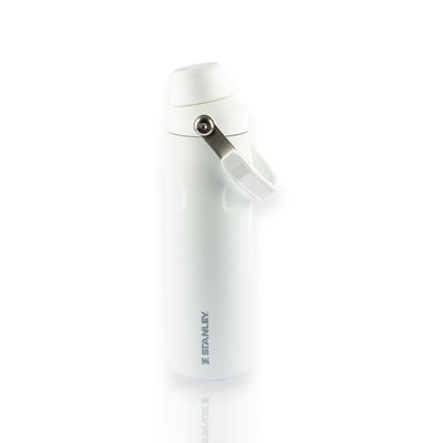 Garrafa Térmica Stanley Aerolight™ Fast Flow - 710ml, leve e durável, feita de aço inox reciclado, mantém água gelada por até 10 horas.