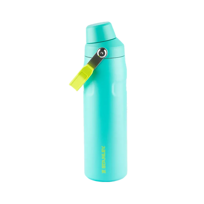 Garrafa Térmica Stanley Aerolight™ Fast Flow - 710ml, garrafa de aço inoxidável azul clara com design moderno e funcionalidade térmica.