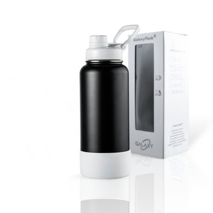 Garrafa Térmica GalaxyFlask® 946ml - Black Editions com estrutura preta e tampa Spout Lid, conserva bebidas quentes ou frias.