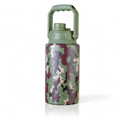 Garrafa Térmica Faster Growler - 1800ml em padrão camuflado, ideal para acampamentos com isolamento térmico superior.