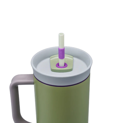 Copo Tumbler Térmico Owala - 1180ml | 40oz em verde com tampa e canudo roxos, ideal para manter bebidas geladas por 24 horas.