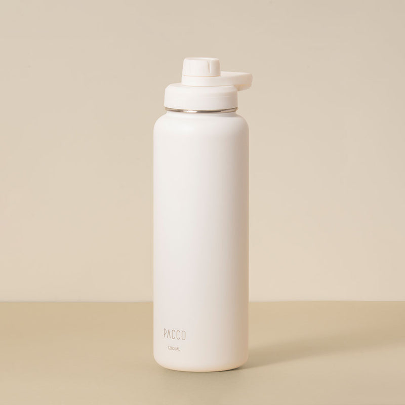 Garrafa Térmica PACCO Hydrav2 1200ml em branco, ideal para manter bebidas frias por 24 horas e quentes por 12 horas.