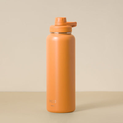 Garrafa Térmica PACCO Hydrav2 1200ml em laranja, ideal para manter bebidas frescas ou quentes durante atividades diárias.
