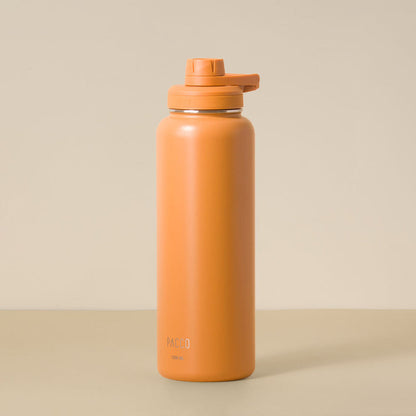 Garrafa Térmica PACCO Hydrav2 1200ml em laranja, ideal para manter bebidas frescas ou quentes durante atividades diárias.